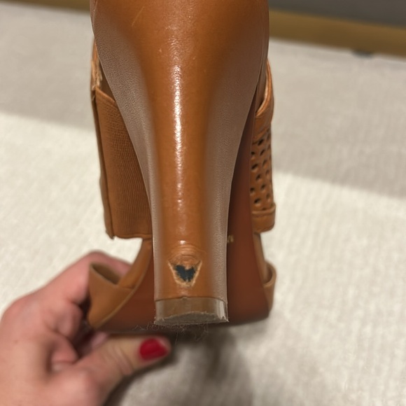 Ateliers Camel Block Heel Sandal
Size 36 - Picture 7 of 7